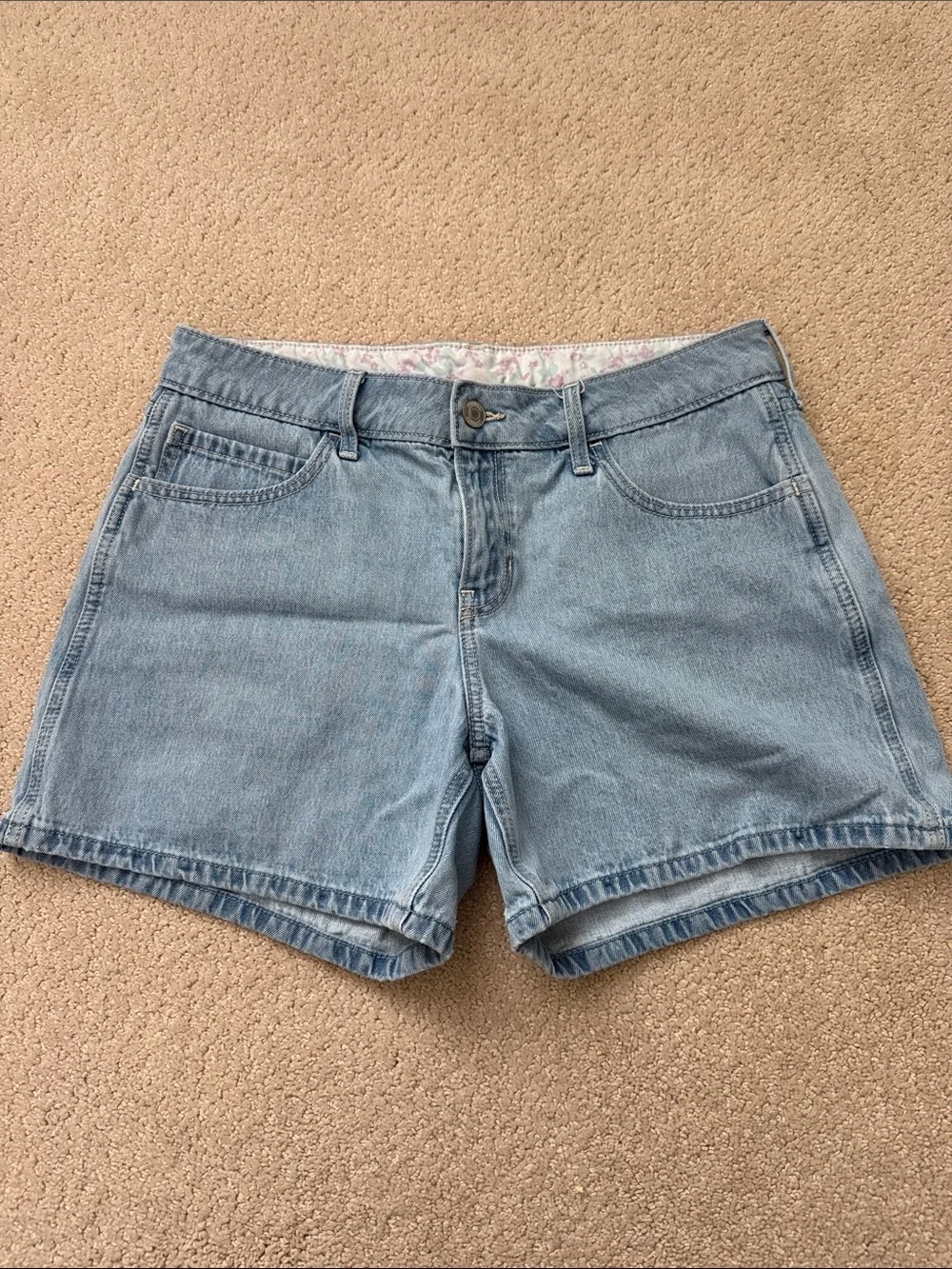 Hollister Low Rise Baggy Short with floral waistband to fold over